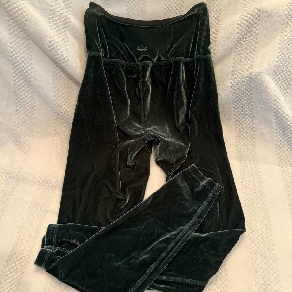 beyond yoga green velvet leggings size medium M - Picture 2 of 4